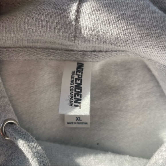 The First Lab | Kobe 81 Points Gray Pullover Hoodie - Picture 4 of 6